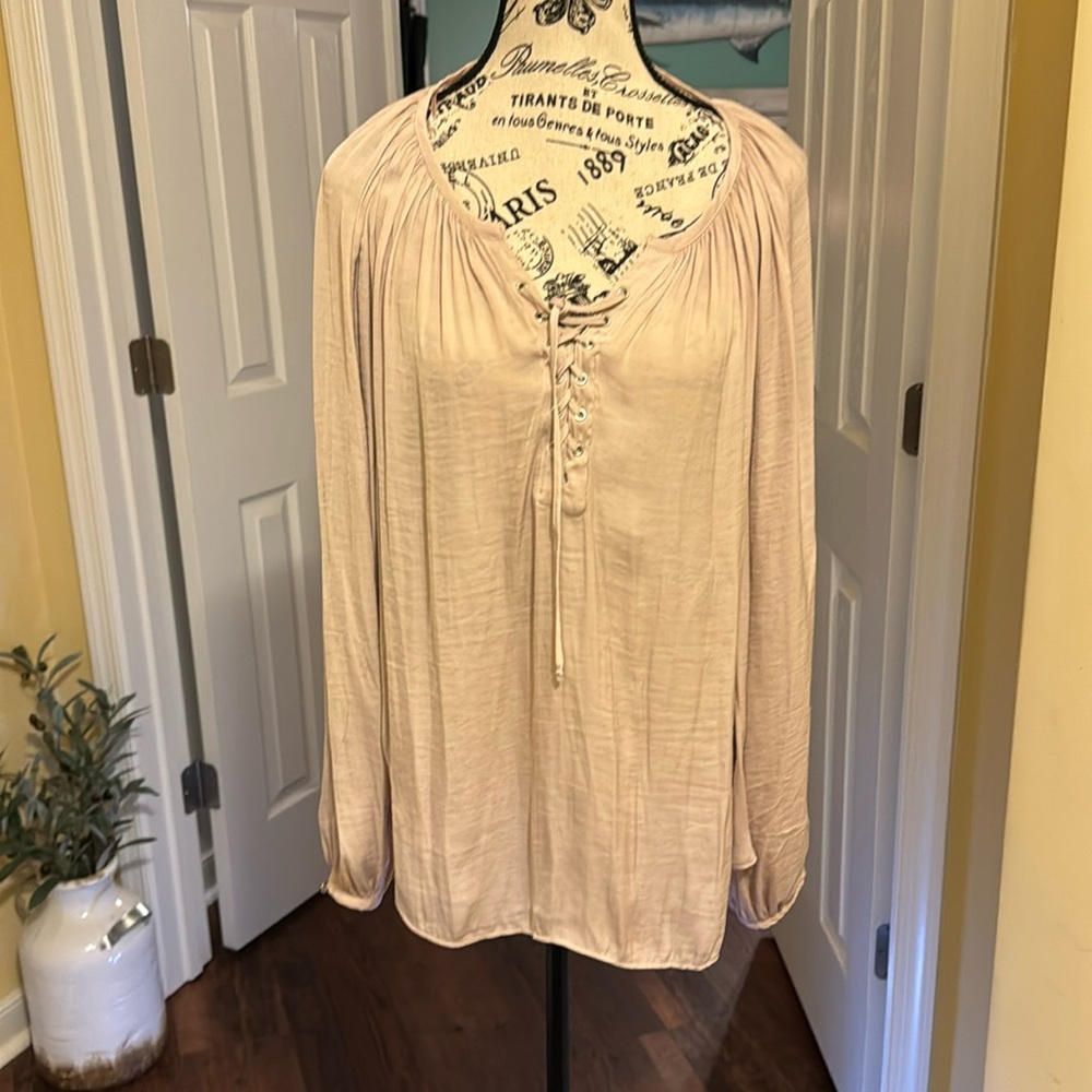 Jennifer Lopez eyelet shirt large used like new condition
